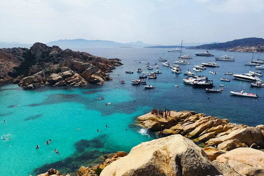 noleggio catamarano sardegna con skipper