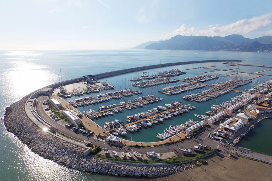 noleggio catamarano marina d'arechi